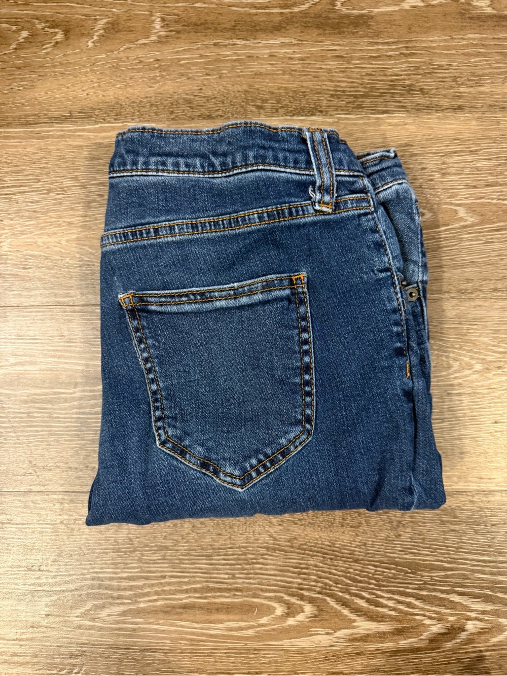 Universal Thread Women’s Slim Dark Blue Denim Jeans